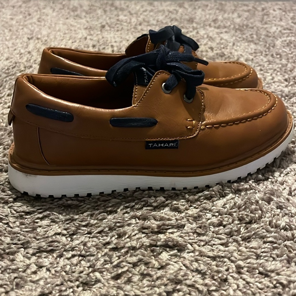Gently worn Light brown casual tie up boat shoes size 3 youth